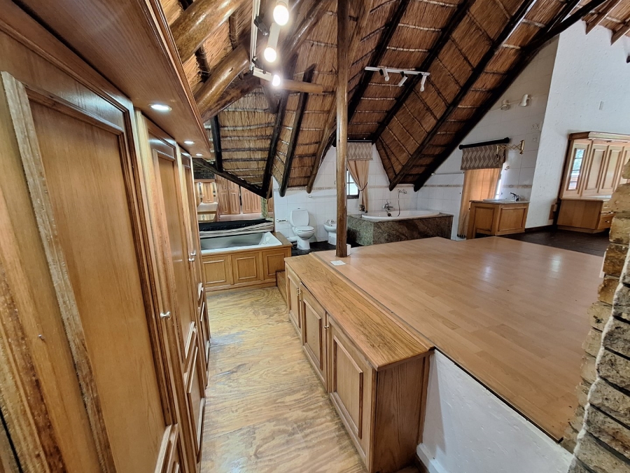 5 Bedroom Property for Sale in Mooivallei Park North West